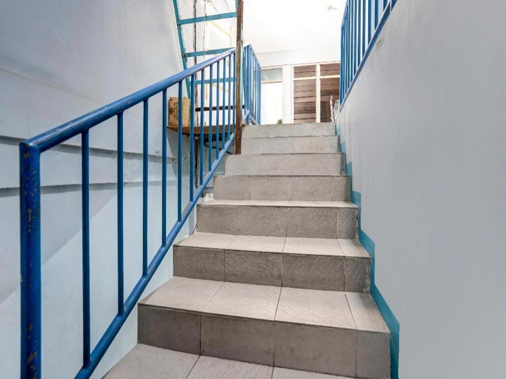 Spot On 90147 Gosepa Ambengan Plaza 2* Surabaya