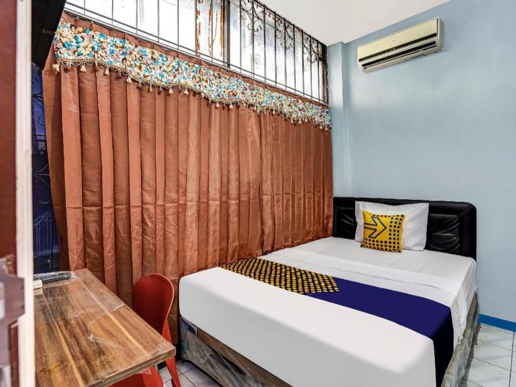 Spot On 90147 Gosepa Ambengan Plaza Hotel 2*