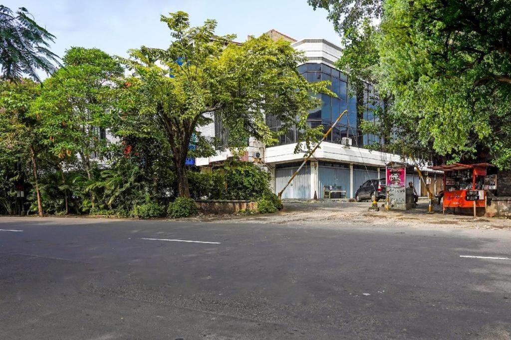 Hotel Spot On 90147 Gosepa Ambengan Plaza Surabaya