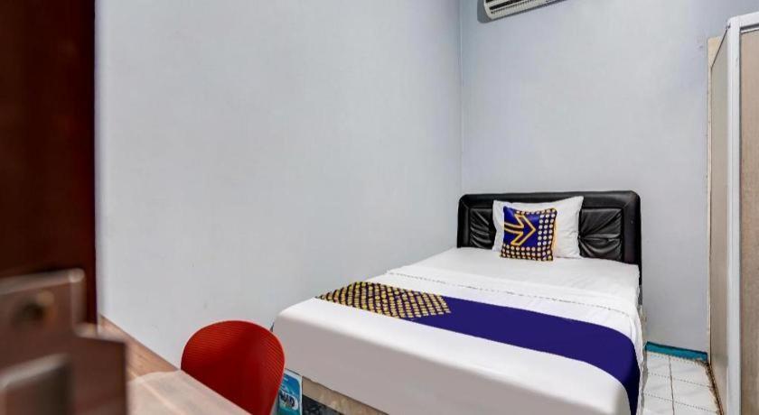 Spot On 90147 Gosepa Ambengan Plaza Hotel 2*