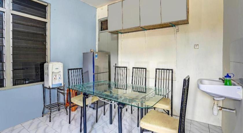 Hotel Spot On 90147 Gosepa Ambengan Plaza 2*