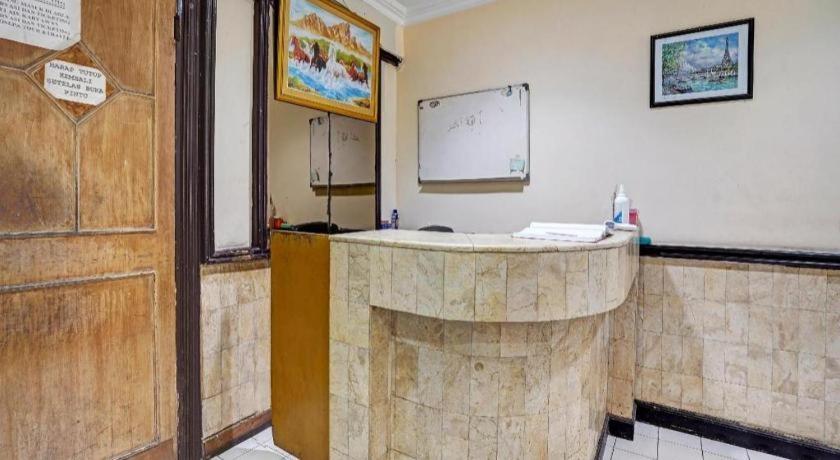 Spot On 90147 Gosepa Ambengan Plaza Hotel