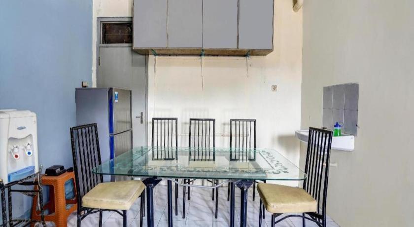 Hotel Spot On 90147 Gosepa Ambengan Plaza