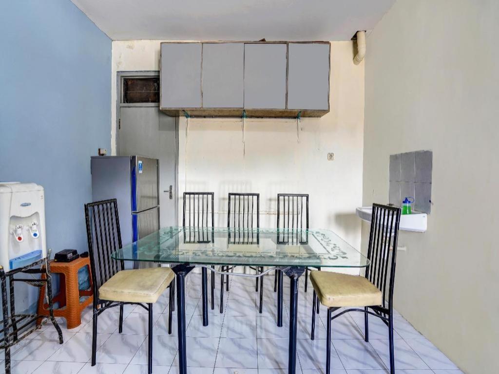 Hotel Spot On 90147 Gosepa Ambengan Plaza